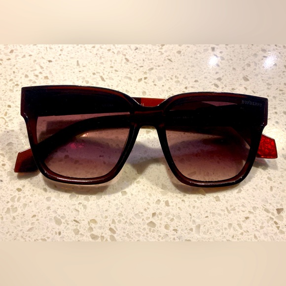 Burberry Shades - Picture 1 of 4